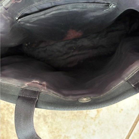 Harvey’s Seatbelt Double Handle Tote - Picture 2 of 9